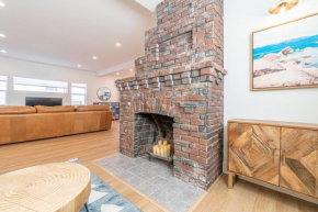 Luxury 4-bed home in Riverside Heights!